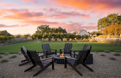 Sonoma House | Wine Country Estate by AvantStay Pool Spa Barn