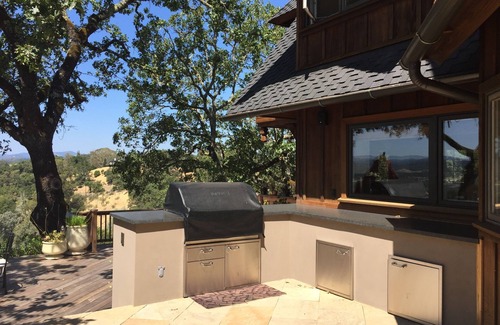Geyserville House | Wine Country Estate with Views near Healdsburg -Great Passport Weekend location!