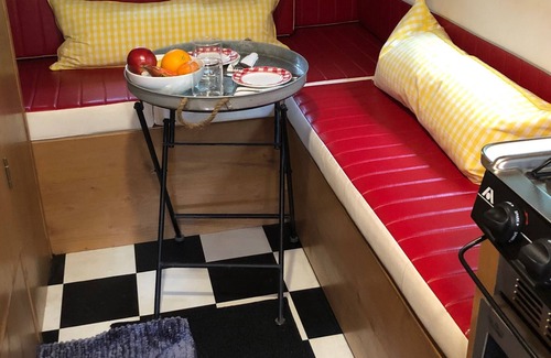Temecula House | WIne Country Farm Stay; Classic Retro Glamping! 501c3