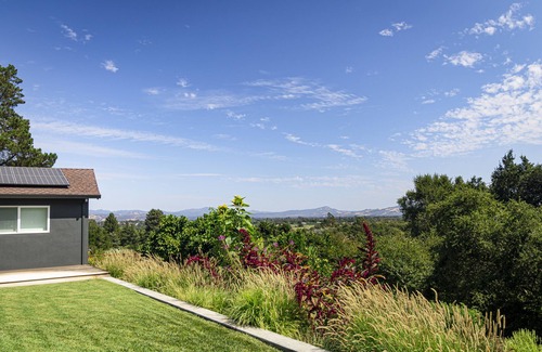 Sebastopol House | Wine Country Guest Cottage with Vineyard Views and Gardens