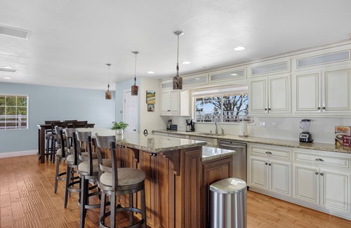 Temecula House | Wine Country Retreat | Gorgeous Views, Minutes to Wineries