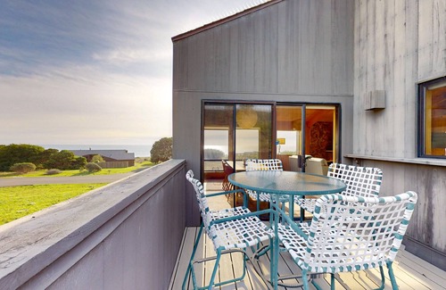 Sea Ranch House | Wine country retreat with pool, sauna, & ocean views - near beach - dog-friendly