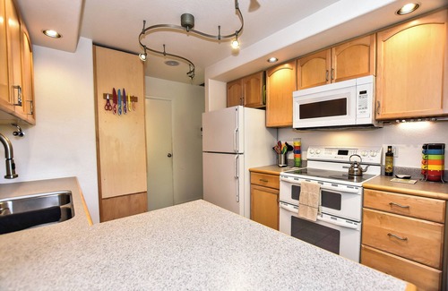 Rohnert Park Condo | Wine Country Townhouse with Golf Course View!