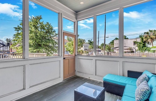 Savannah Victorian District Apartment | Wine, Laughs & Porch Vibes ,At Deuling Sister Inn, Walk to Forsyth Park