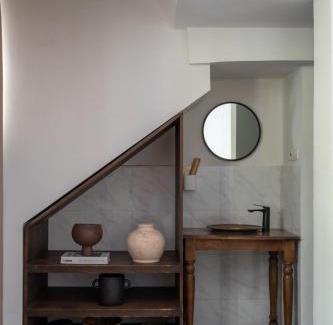 Trang Tien House | Wine Room# 1BRS#1 min to Hoan Kiem Lake#Balcony#Operahomestay# Netflix