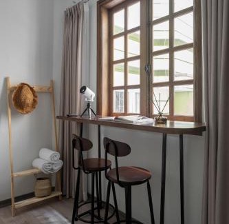 Trang Tien House | Wine Room# 1BRS#1 min to Hoan Kiem Lake#Balcony#Operahomestay# Netflix