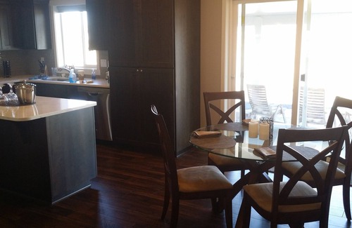 Benton City House | Wine tasting from this eco-friendly home with stunning views.