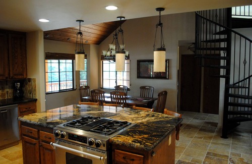 Graton House | WineBerry Lodge, Gourmet In/Outdoor Kitchens, Spa