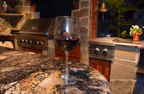 Graton House | WineBerry Lodge, Gourmet In/Outdoor Kitchens, Spa