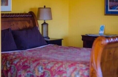 Reedley Apartment | Winemaker's Suite - Sequoia View B&B