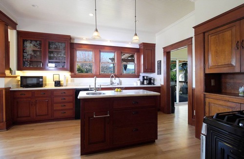 Healdsburg House | Winery Estate Surrounded by vineyard views near town of Healdsburg