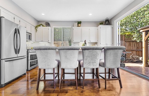Windsor House | “Winetopia” Windsor Getaway - 39 Exceptional Reviews!