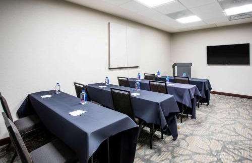 Dupont Hotel | Wingate by Wyndham Denver Airport