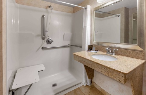 Erie Hotel | Wingate by Wyndham Erie