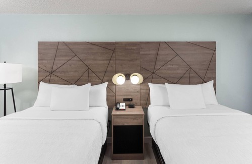Downtown Hotel | Wingate by Wyndham Sheboygan