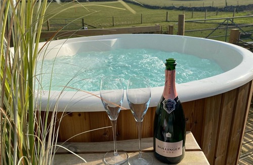 Newton Grange House | WINNOW STABLES - sleeps 4 guests - two en-suite bedrooms