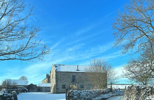 Newton Grange House | WINNOW STABLES - sleeps 4 guests - two en-suite bedrooms