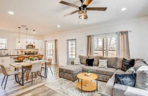 Winnsboro House | Winnsboro Barndominium with Fire Pit and Large Deck!