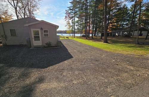 Baldwin Cottage | Winsome Cottage, a 2-bedroom ranch on a peaceful lake in Baldwin with AC & WiFi.