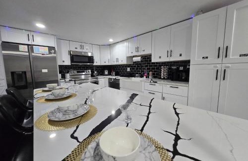 Winston - Salem Apartment | Winston Ardmore Executive King Bed Suite &hot tub