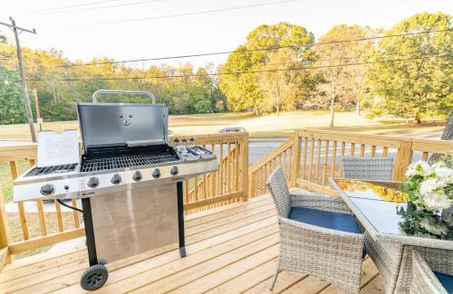 Winston - Salem House | Winston Sleeps 16 - 2 Kitchens