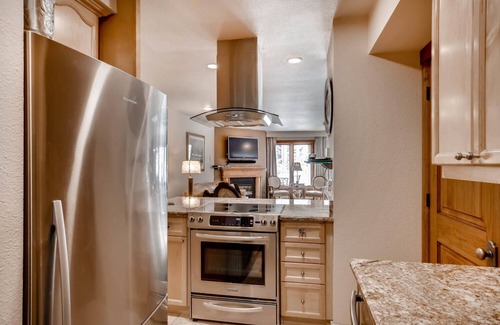 Vail Condo | Winter Condo in Ski-In/Ski-Out Complex w/Fireplace/Free WiFi/Shared Pool/Hot Tub