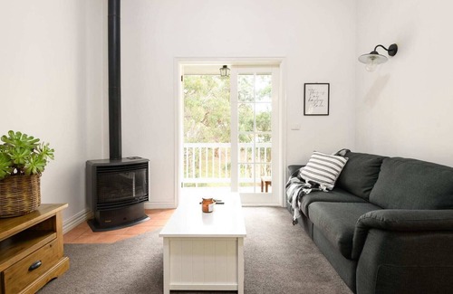 Hepburn Springs Villa | Winter Cottage Summar