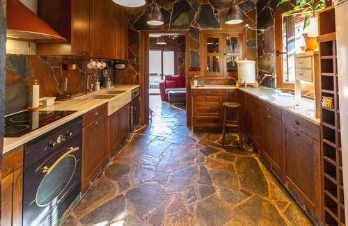 Argentona Villa | Winter Cozy with Jacuzzi & Fire 27km to Barcelona!