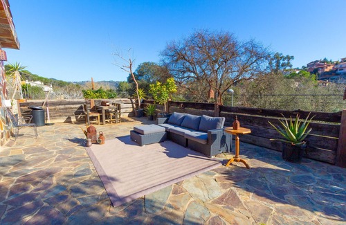 Argentona Villa | Winter Cozy with Jacuzzi & Fire 27km to Barcelona!