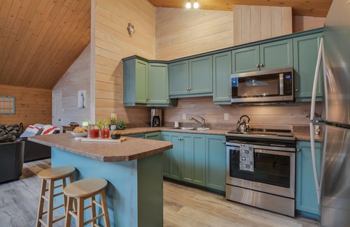 Lac-Superieur Cottage | Winter Escape 7 minutes away from Tremblant North side ski slopes/chairlifts