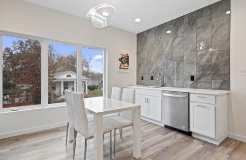 Evansville Apartment | Winter @ Golden Goose: New Build, King Bed