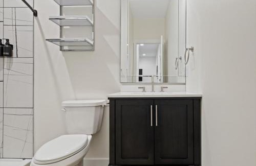 Evansville Apartment | Winter @ Golden Goose: New Build, King Bed