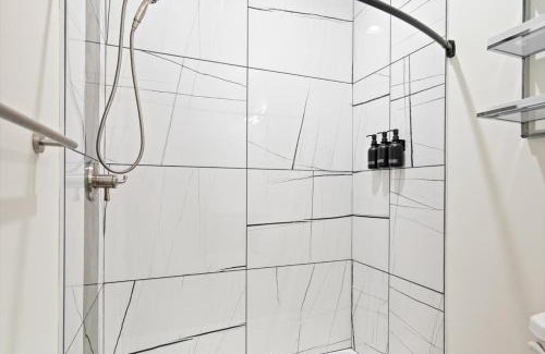 Evansville Apartment | Winter @ Golden Goose: New Build, King Bed