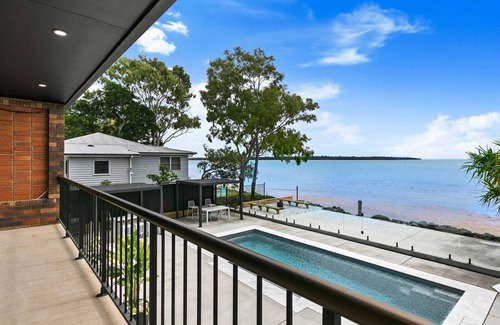 Traviston Apartment | Winter on the Esplanade