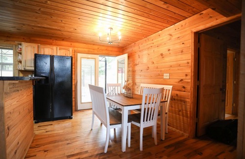 Mount Juliet House | WINTER SPECIAL! Log Home by Lake ~ Less than 25 mi to downtown Nashville