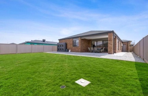 Delacombe House | Winter Valley Retreat - Palatial Pad in the Valley!