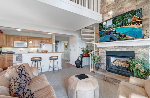 Banner Elk Condo | Wintergreens R132- Mountain Condo, Mountain View, Gated Resort, Indoor/Outdoor Pools and Hot Tub,.