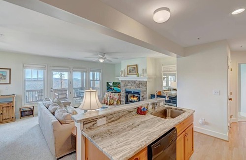 Banner Elk Condo | Wintergreens R221- Mountain Condo, Mountain View, Gated Resort, Indoor/Outdoor Pools and Hot Tub,.