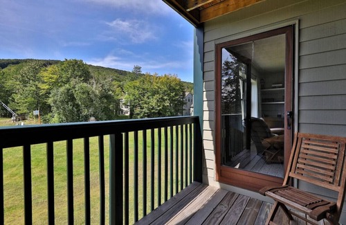 Ludlow Condo | Winterplace Ski on/Ski off Condo with Fireplace and Space for the Kids!