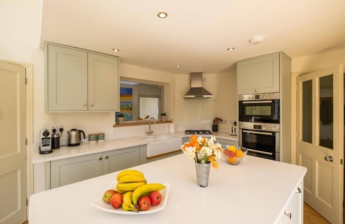 Aldeburgh Cottage | Winton Lodge - sleeps 10 guests in 5 bedrooms