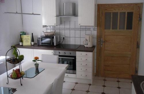 Neustadt-Geinsheim Apartment | Winzeranwesen - Weingut Christian Eberley- FeWo II MINDESTAUFENTHALT 4 NÄCHTE - MINIMUM STAY 4 NIGHTS