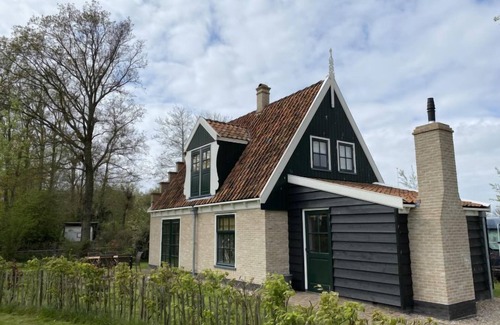 Hippolytushoef House | Wiringherlant by Interhome