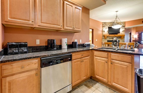 Wisconsin Dells Condo | Wisconsin Dells Resort Condo w/2 Fireplaces