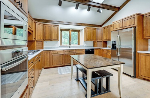 Mosinee House | Wisconsin River Gem 12 Mi to Granite Peak Ski Area