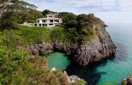 Val De San Vicente Villa | Wishome- Villa privada de ensueño sobre el mar, piscina climatizada
