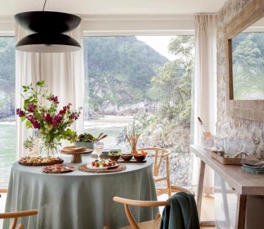 Val De San Vicente Villa | Wishome- Villa privada de ensueño sobre el mar, piscina climatizada