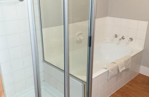 Deepdene House | Wisteria Cottage Augusta