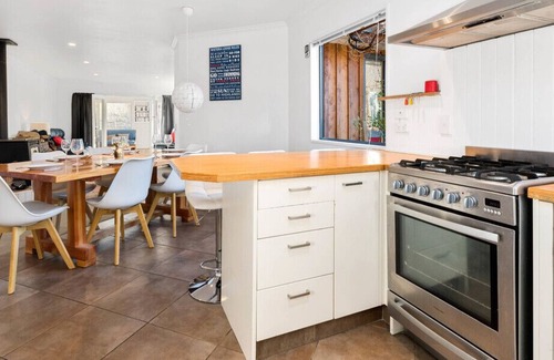 Lowburn Cottage | WISTERIA LODGE - CLOSE TO LAKE AND CROMWELL OLD TOWN in Cromwell