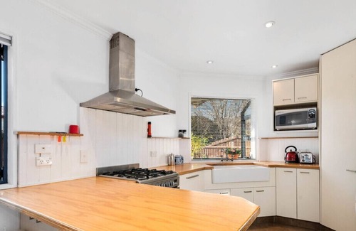 Lowburn Cottage | WISTERIA LODGE - CLOSE TO LAKE AND CROMWELL OLD TOWN in Cromwell