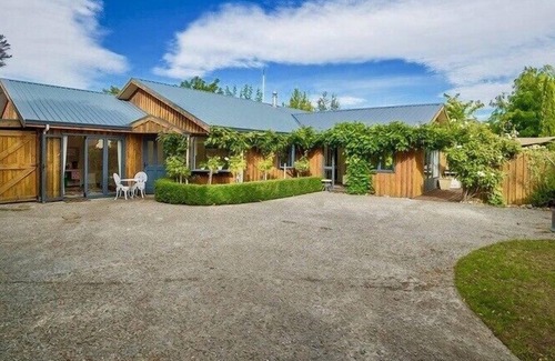 Lowburn Cottage | WISTERIA LODGE - CLOSE TO LAKE AND CROMWELL OLD TOWN in Cromwell